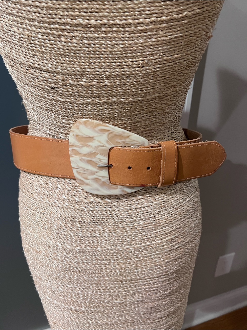Pearl Wide Tan Leather Belt with days horn cream buckle